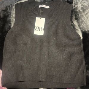 Zara knit V-neck vest. Ribbed trim.